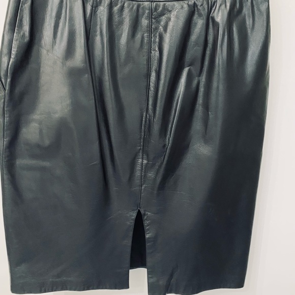 Danier lined black leather skirt - Picture 5 of 5